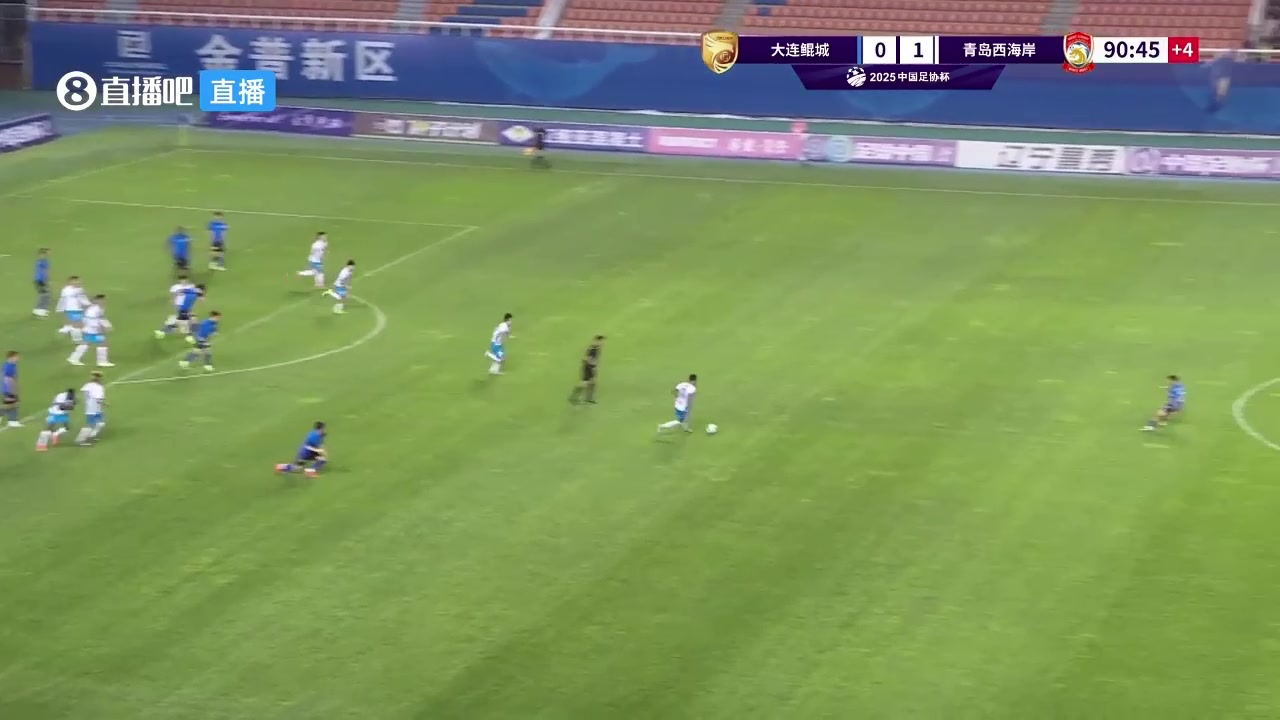 青岛西海岸2-0领先！戴维森接队友回传破门