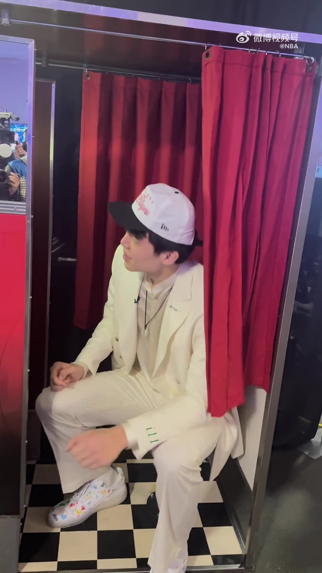 杨瀚森带你体验被选中后流程！自拍机~合影小孩~父母齐定妆照