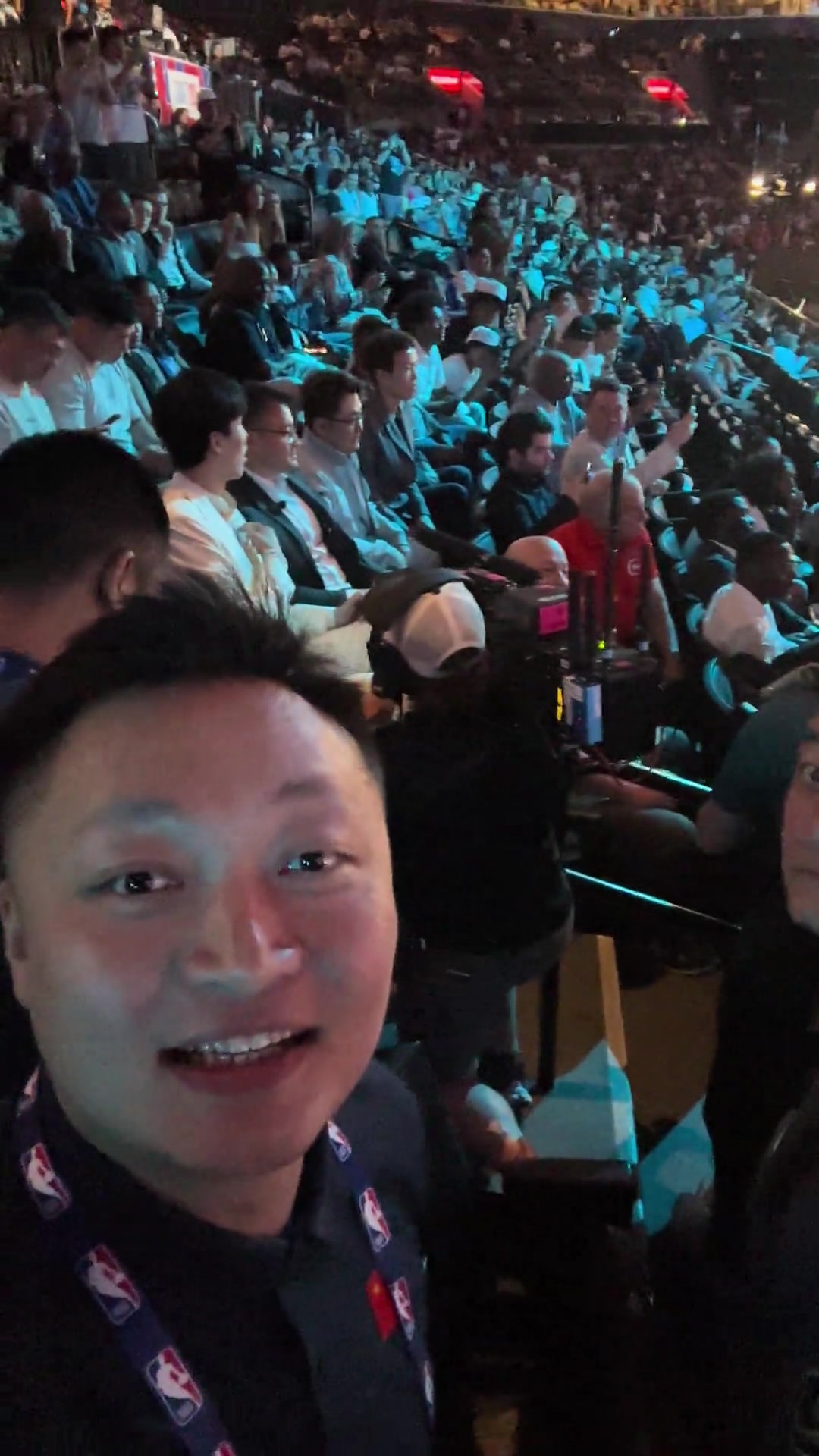 激动人心！解说周鹏第一时间记录下杨瀚森被选中的瞬间