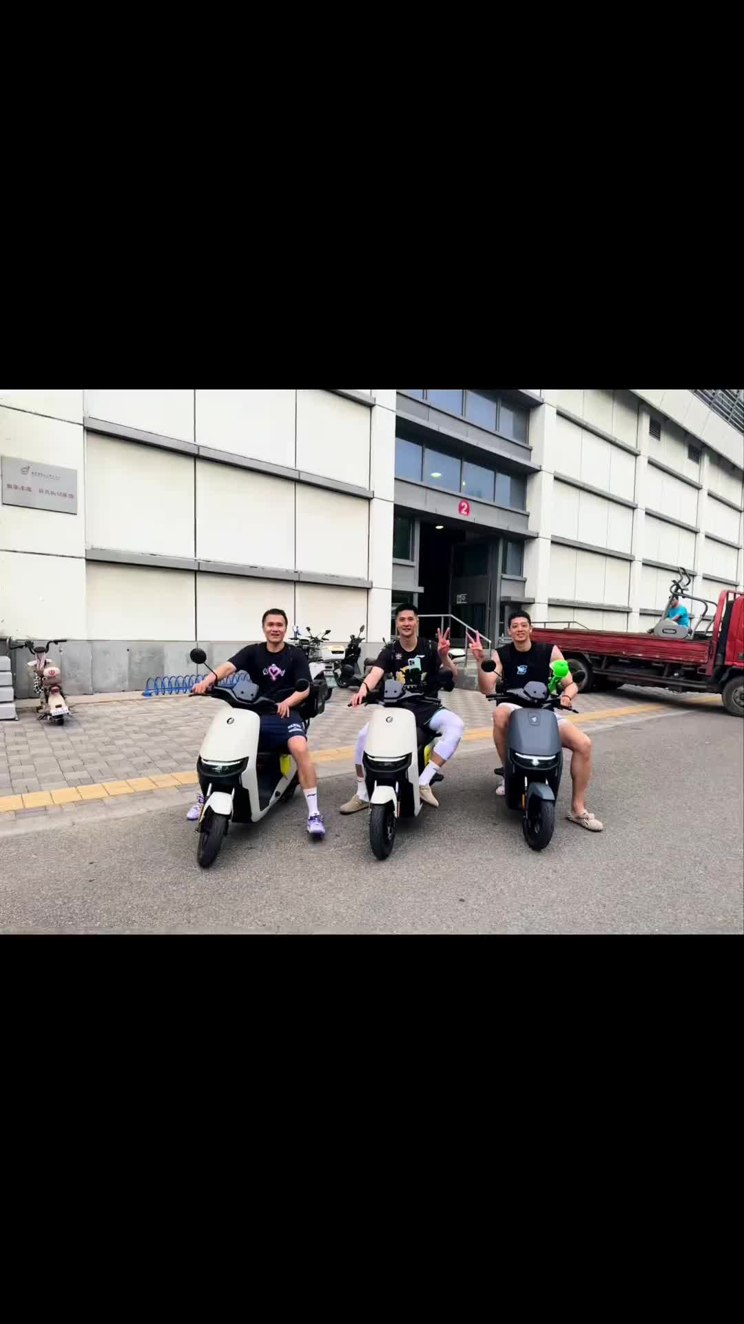 全款拿下！沈梓捷：喜提首都第一辆车 九号车队 启动~