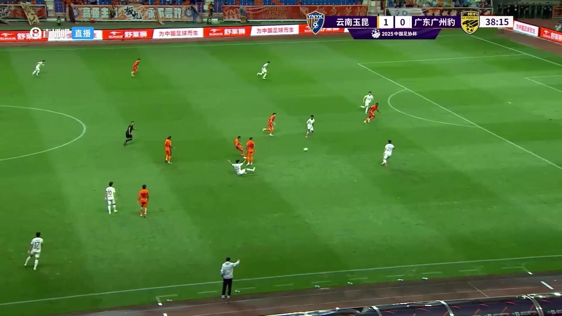 奥斯卡单刀冷静破门，玉昆2-0领先广州豹