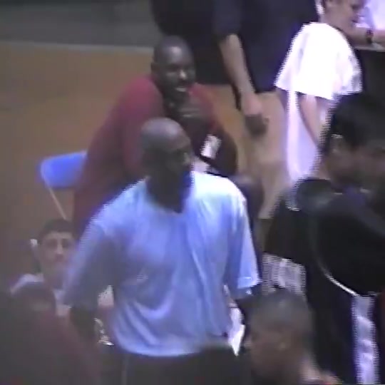 1997年姚明和刘炜一起参加乔丹训练营，与乔丹同场竞技！