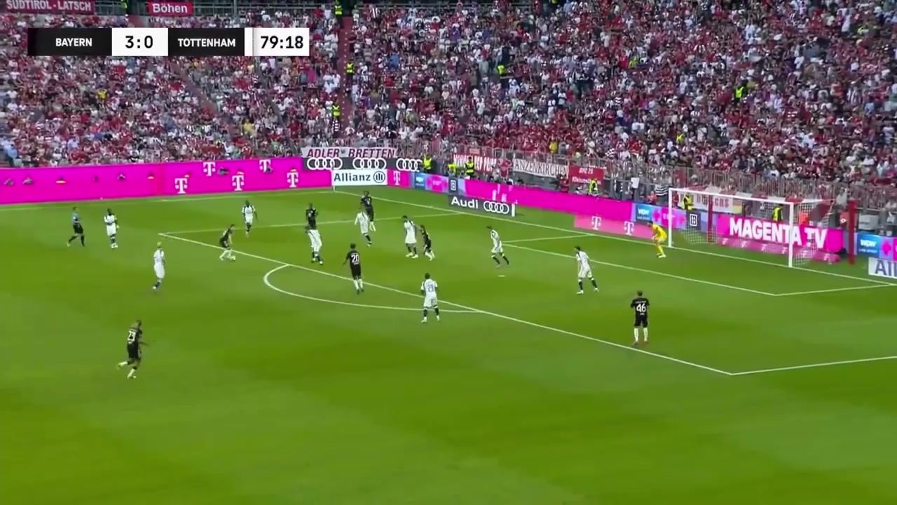 拜仁小将阿萨雷禁区内兜射破门！拜仁4-0领先热刺！