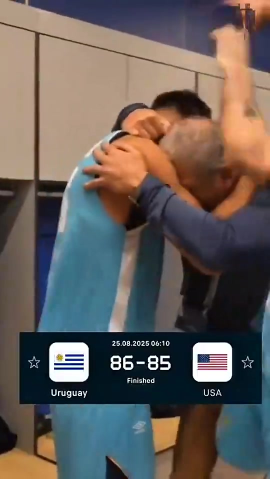 1分拿下美国队！赛后乌拉圭男篮球员在更衣室大声唱歌开心庆祝！