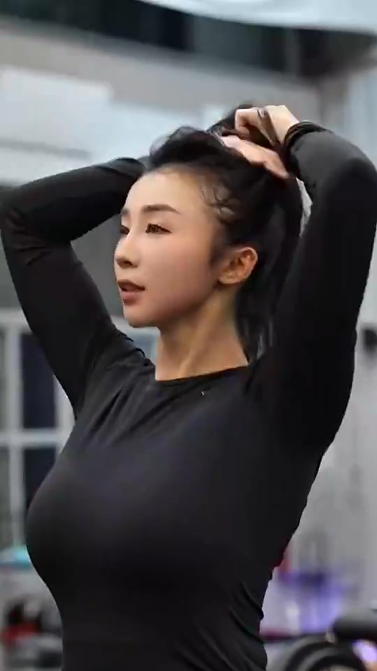 张曼源此前晒出健身视频：变大真难，对健身“祛魅”了！