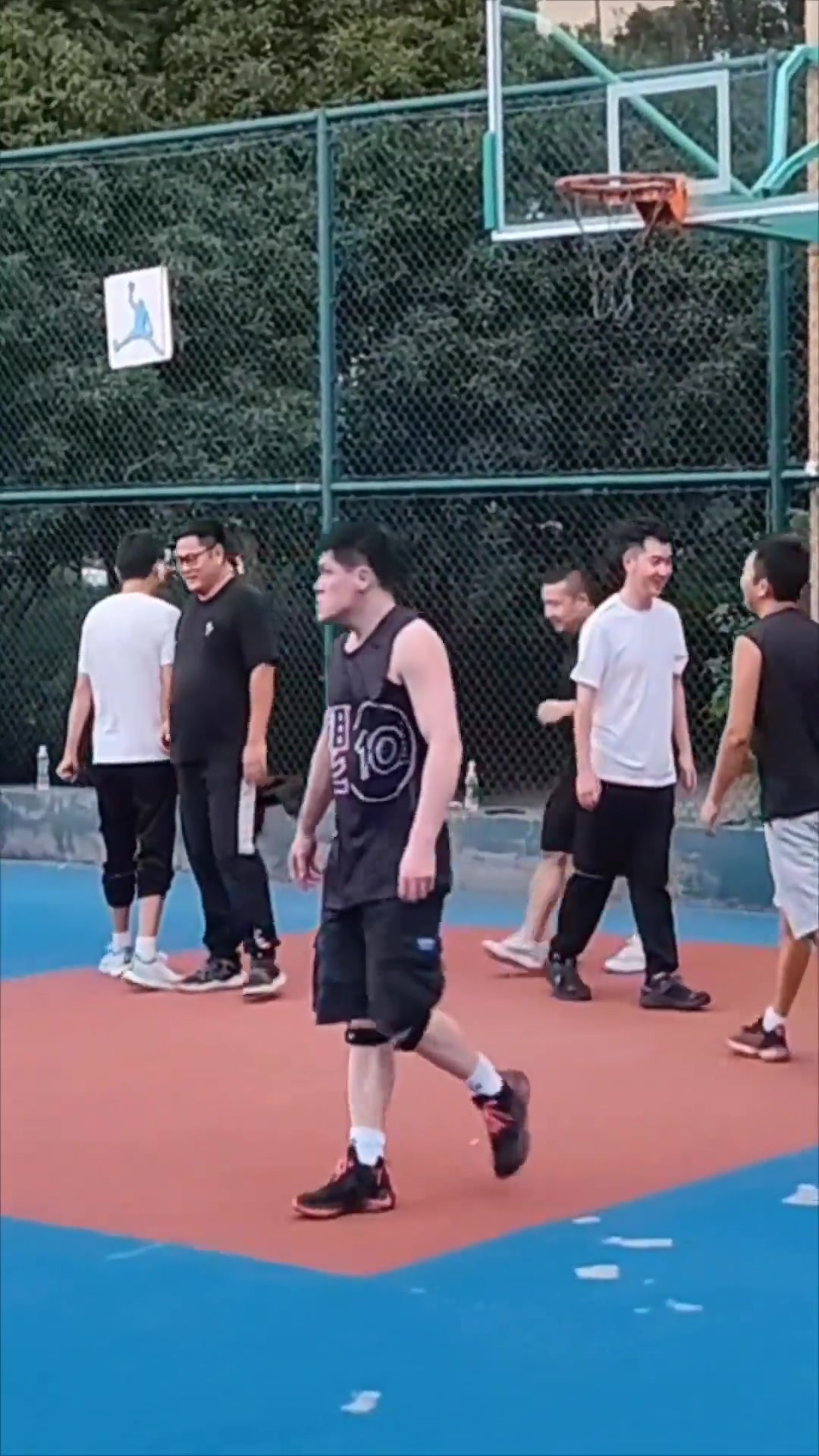 你们那打球有这样的人吗？残暴盖帽+疯狂怒吼+浩克附体