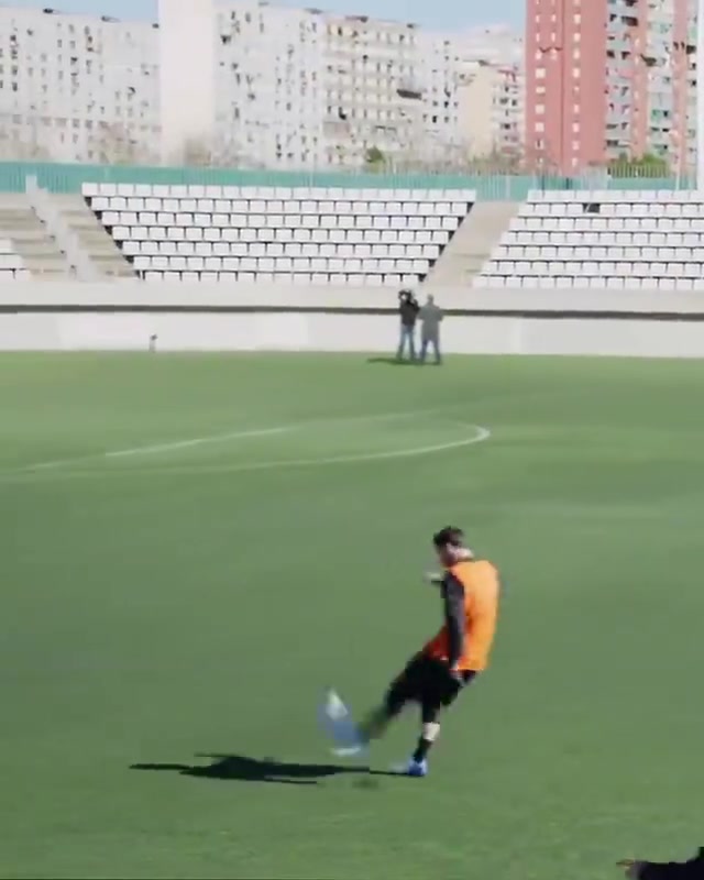 鬼知道我看了多少遍！梅西当年这球是故意的吗？