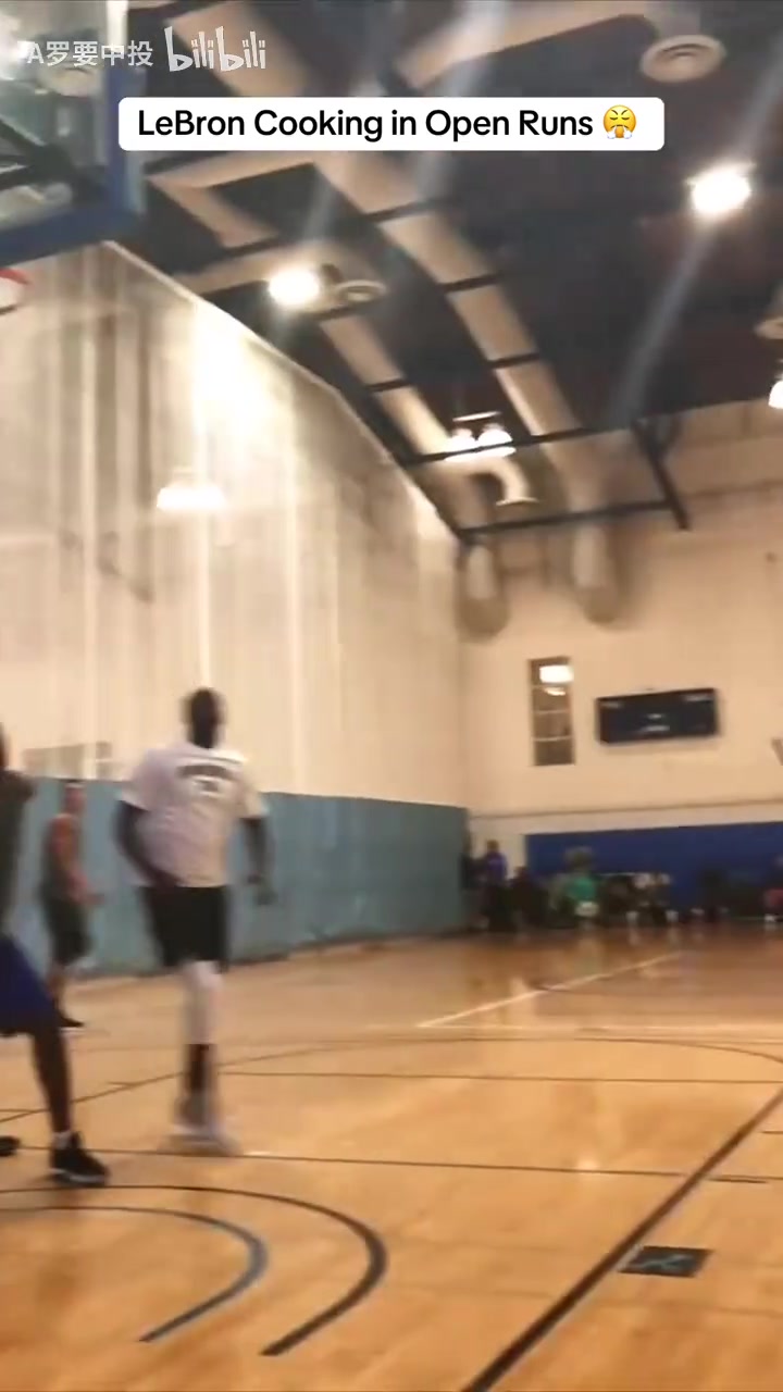 满级大佬炸鱼新手村！网友恶搞：假如詹姆斯打发展联盟……