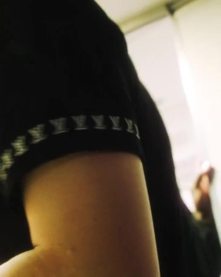 新秀该干的活！杨瀚森和乐福为队里过生日的总经理助理唱歌！