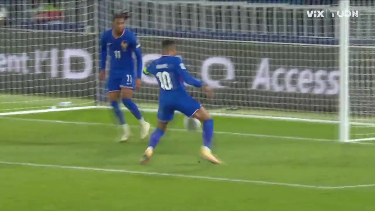 姆总双响！禁区内乱战姆巴佩后点补射得手！法国3-0领先乌克兰！