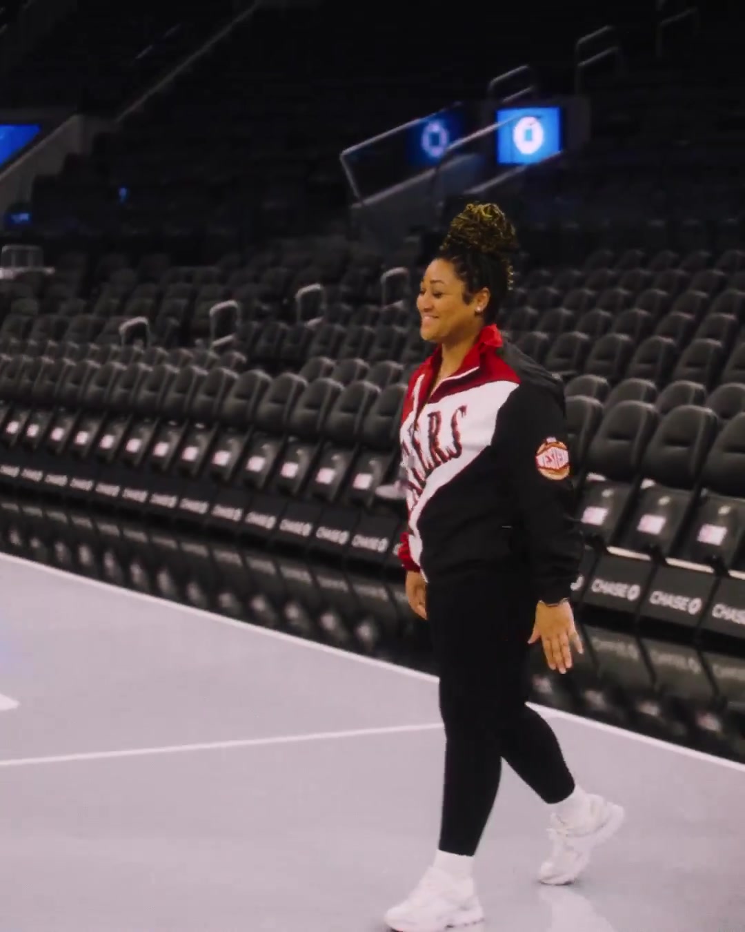 居然还有中文版！杨瀚森和乐福等人为队内工作人员唱生日快乐歌！