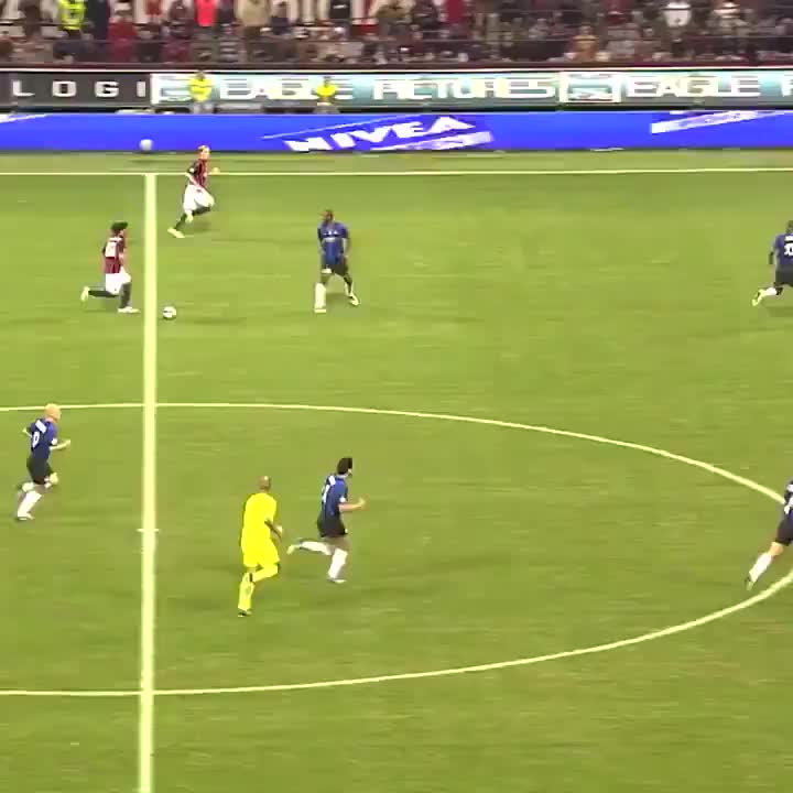 要素拉满！小罗在AC米兰生涯的首粒进球