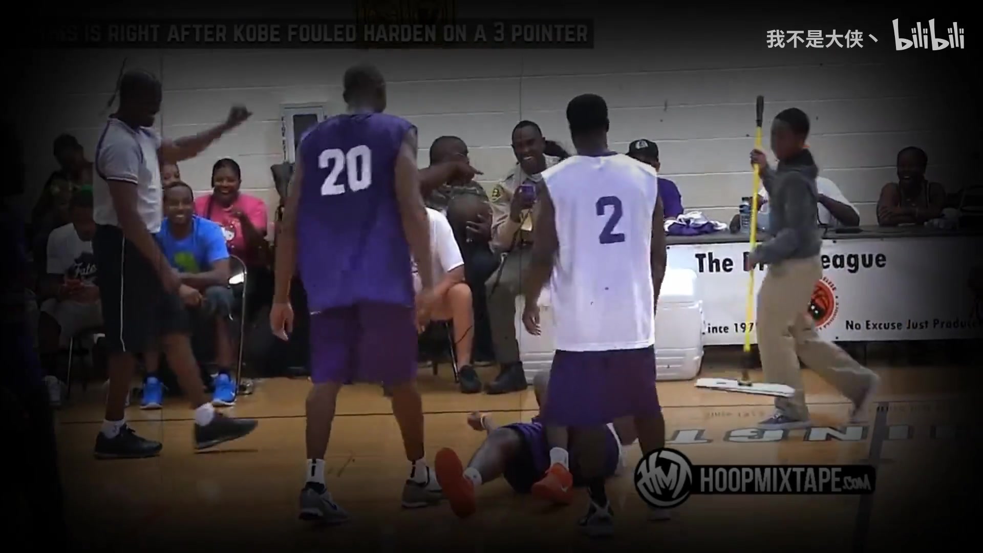 关系真的很好啊！德鲁联赛经典战：科比和哈登开玩笑！