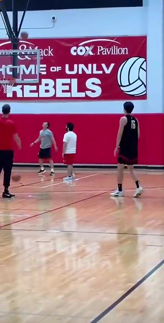 杨瀚森此前跟着斯普利特训练：定点三分12中11