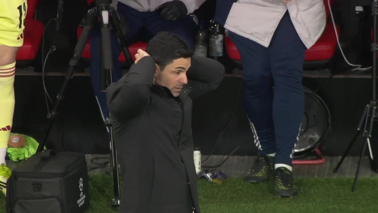 运气不佳！约克雷斯禁区内做球，马丁内利抽射击中横梁！