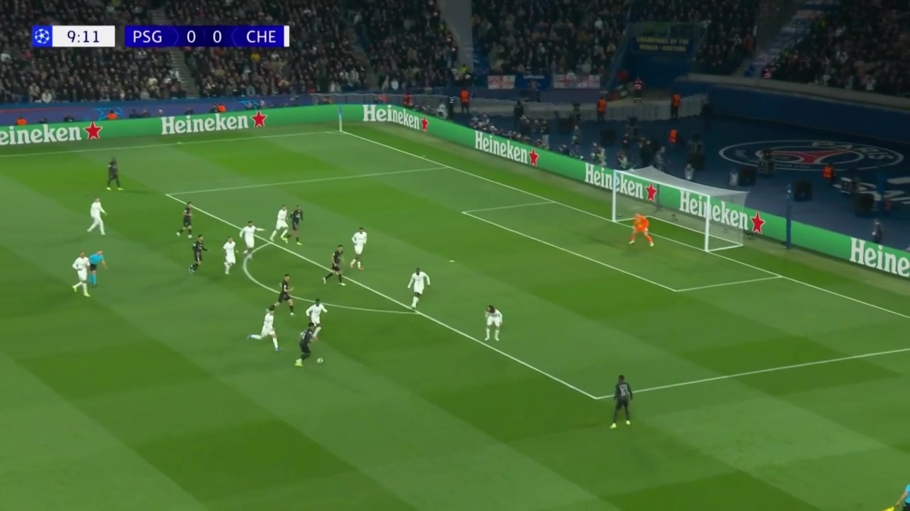 大巴黎先下一城！内维斯头球摆度助攻，巴尔科拉抽射死角破门！