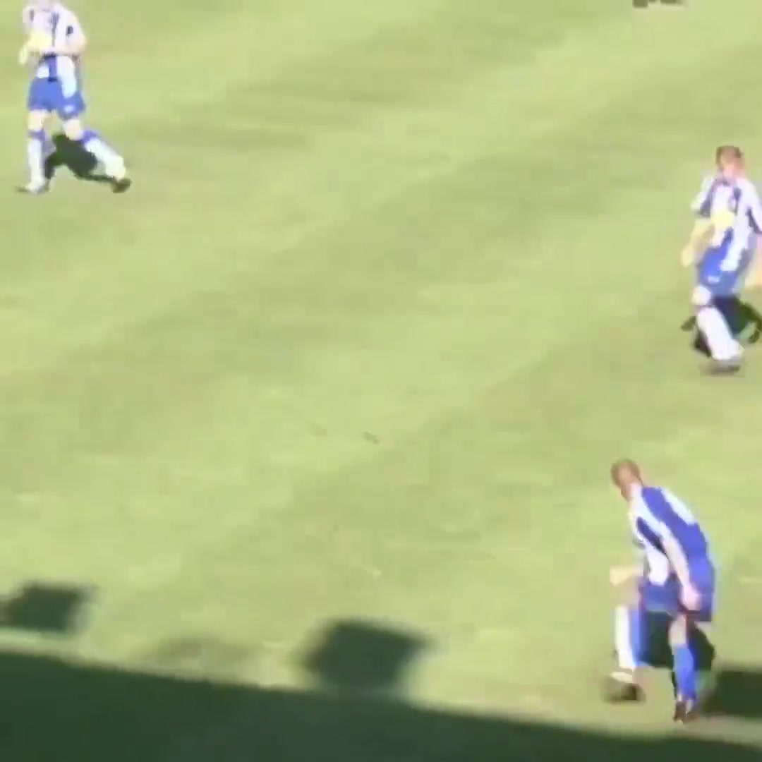 11号梅西你看过吗？天资非凡！梅西17岁巴萨B队精彩瞬间！