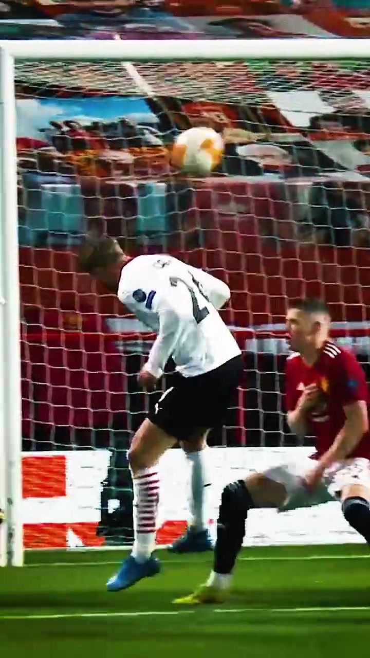 永远的红黑维京战士！米兰昨日官推为西蒙庆生！