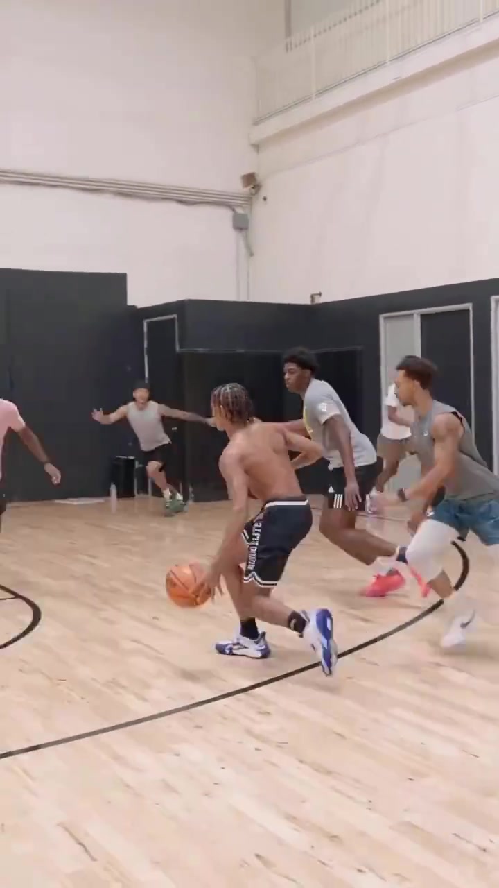 隆多二世的最新训练画面，这一看就是亲生的！