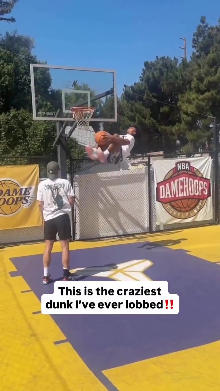 卧槽！是AI吧？空中后空翻+背手反扣？